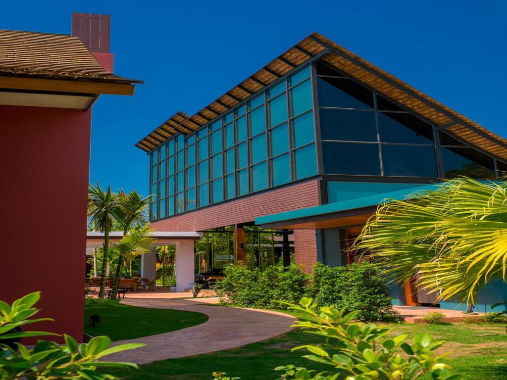 Mai Morn Resort Sha Plus Phuket Exteriör bild