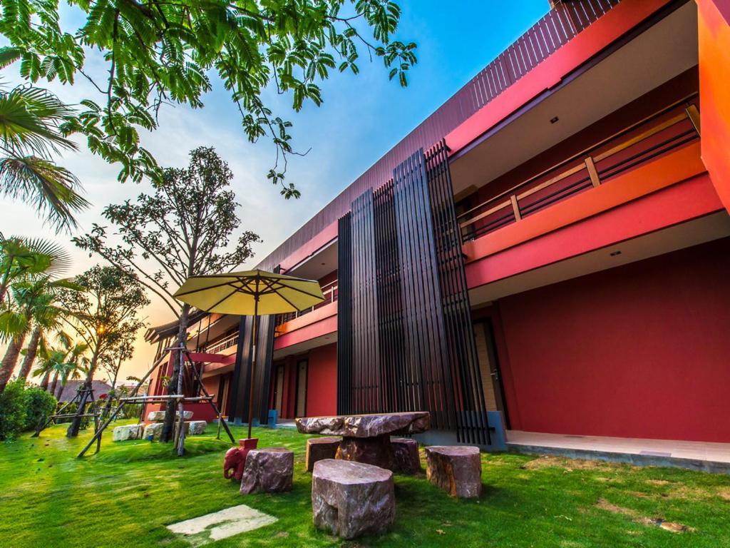 Mai Morn Resort Sha Plus Phuket Exteriör bild